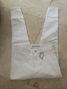 Zara White Skinny Jeans